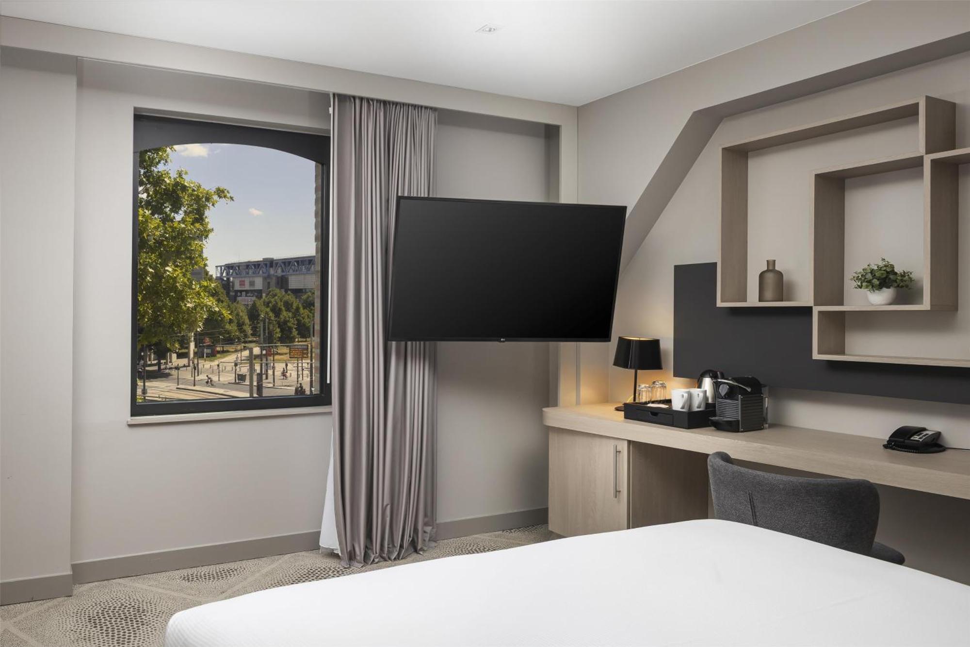 Hilton Garden La 4*