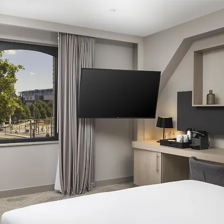 Hilton Garden La 4*