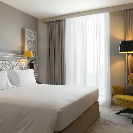 Hilton Garden La 4*